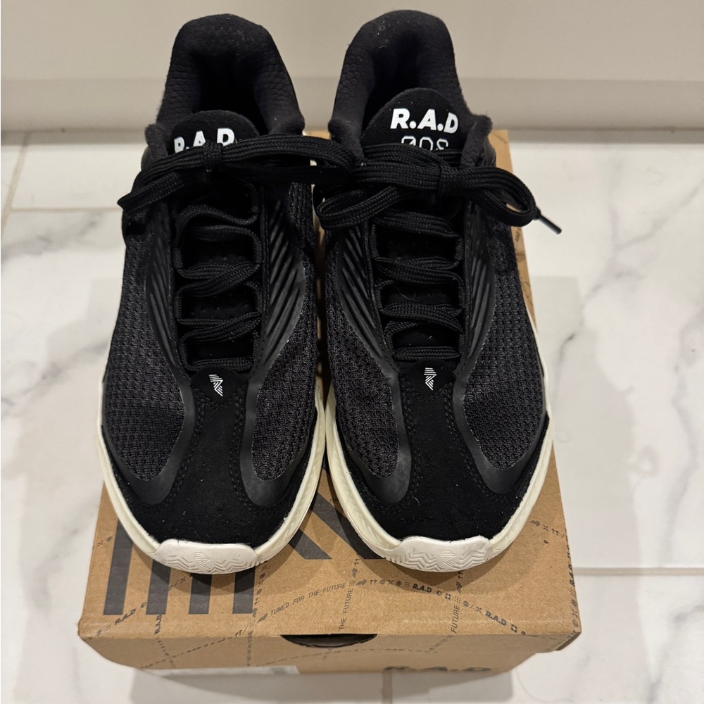 R.A.D. Global V1 Black and white size 6.5